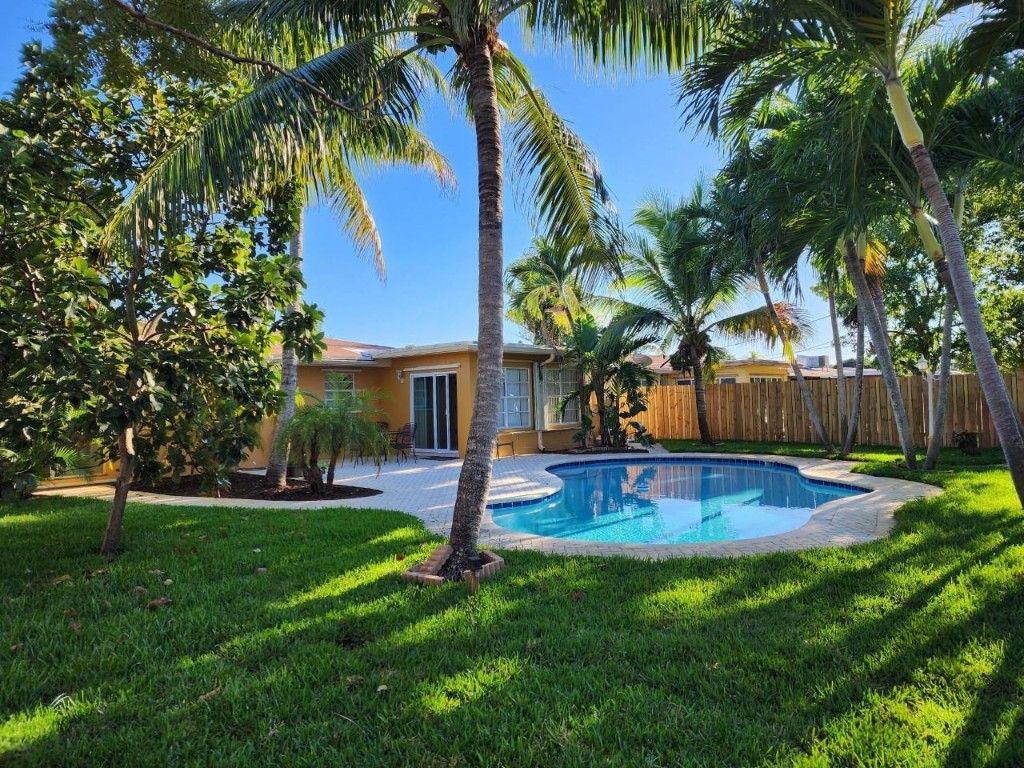 Photo of 765 E Dayton Circle, Fort Lauderdale, FL 33312 (MLS # F10543641)