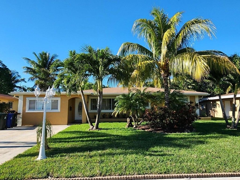 Photo of 765 E Dayton Circle, Fort Lauderdale, FL 33312 (MLS # F10543641)