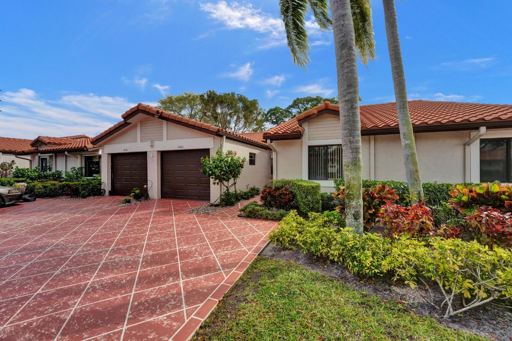 Photo of 6080 Kings Gate Circle, Delray Beach, FL 33484 (MLS # R10965395)