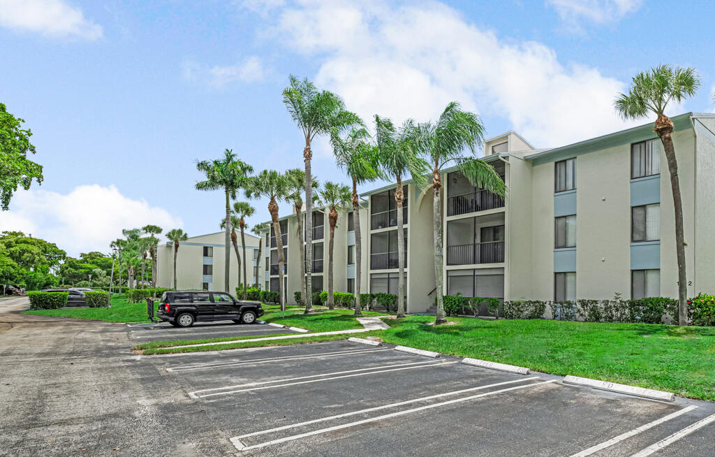 1112 Green Pine Boulevard G3