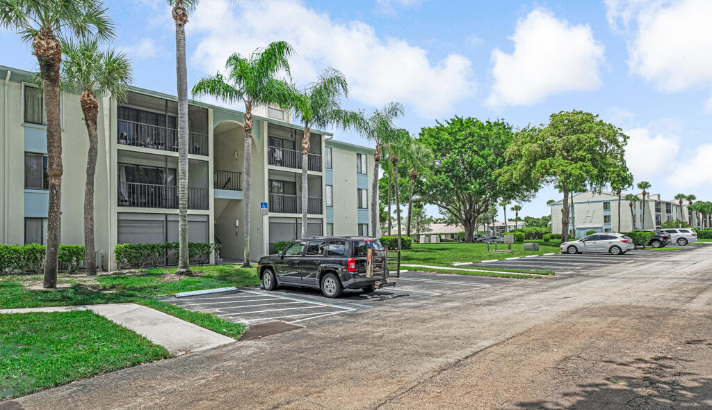 1112 Green Pine Boulevard G3