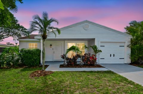 Photo of 5372 Courtney Circle, Boynton Beach, FL 33472 (MLS # B26019907)