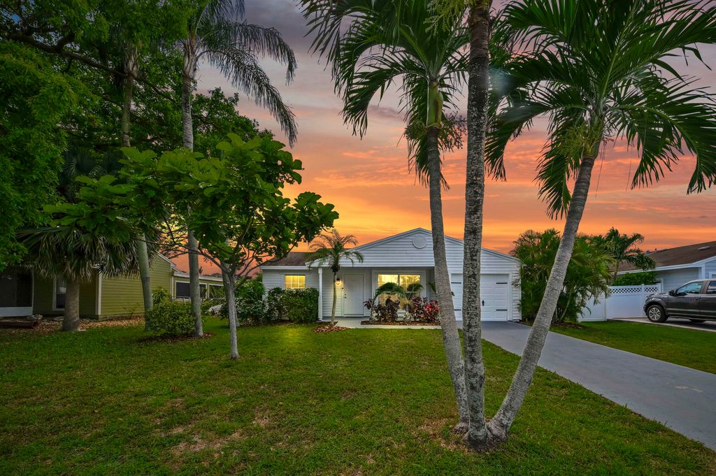 Photo of 5372 Courtney Circle, Boynton Beach, FL 33472 (MLS # B26019907)