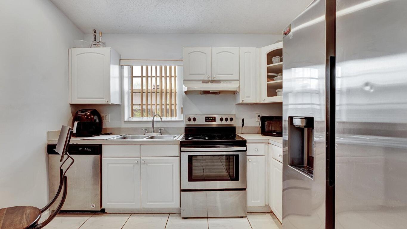 TOWN OF DELRAY S 50 FT OF N 200 FT OF W 120 FT OF - Residential