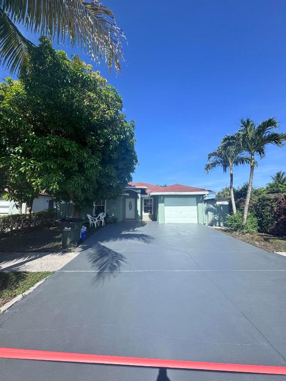 TOWN OF DELRAY S 50 FT OF N 200 FT OF W 120 FT OF - Residential