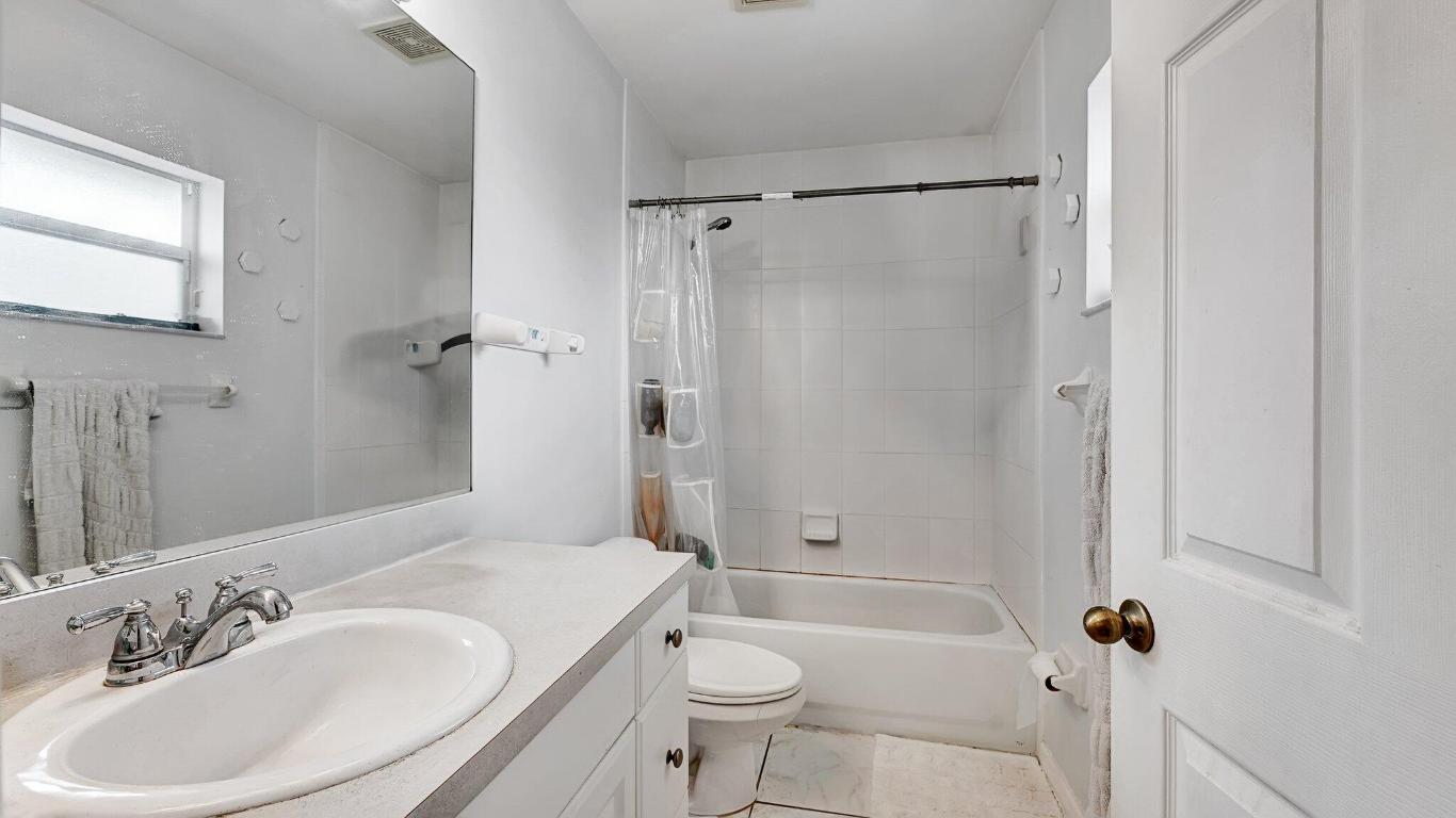 TOWN OF DELRAY S 50 FT OF N 200 FT OF W 120 FT OF - Residential