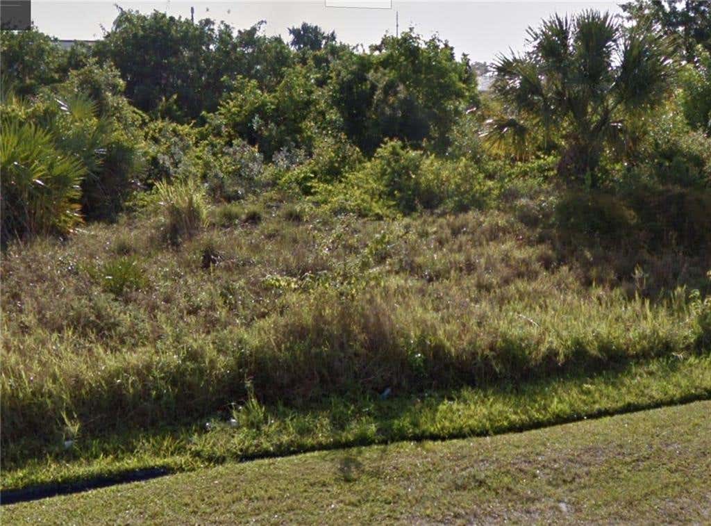 Photo of 1769 SE Aires Ln, Port Saint Lucie, FL 34984 (MLS # F10285141)