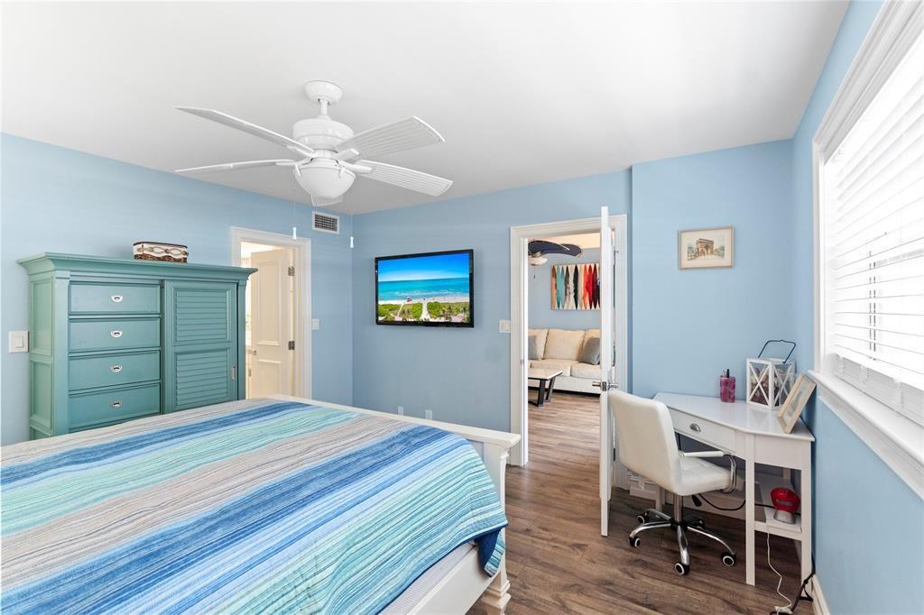 Hillsboro Colonnade Condo - Residential Lease