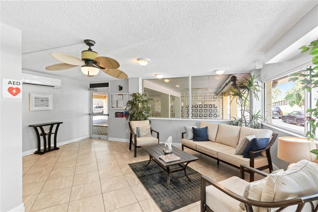 Hillsboro Colonnade Condo - Residential Lease