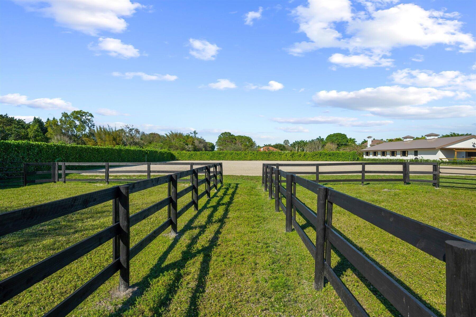 SADDLE TRAIL PARK OF WELL - Residential