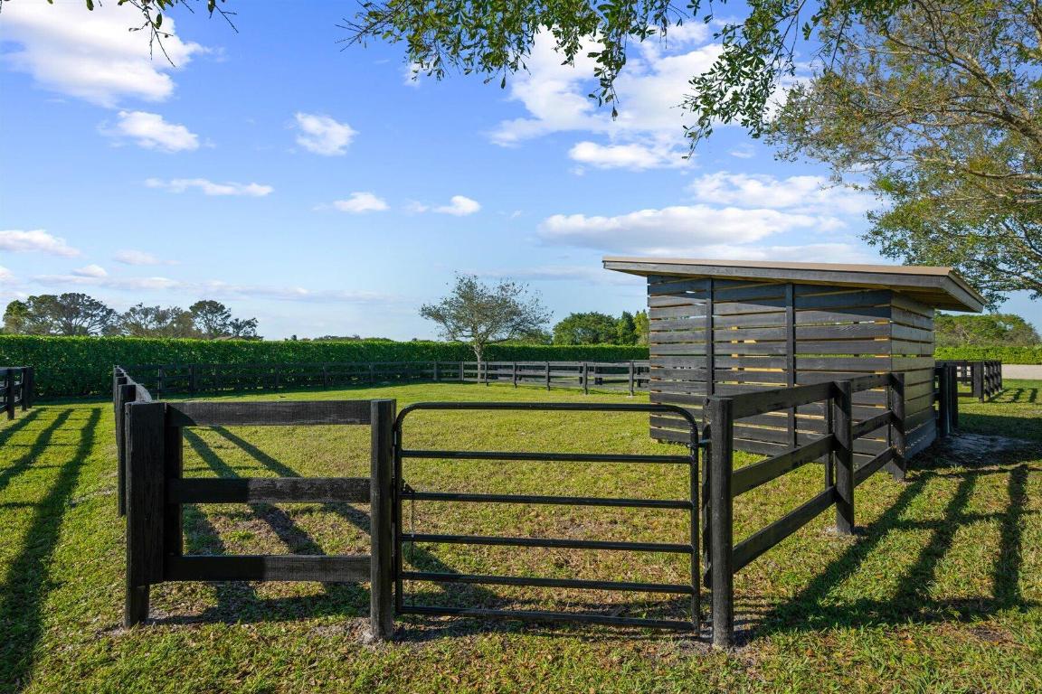 SADDLE TRAIL PARK OF WELLINGTON - Residential