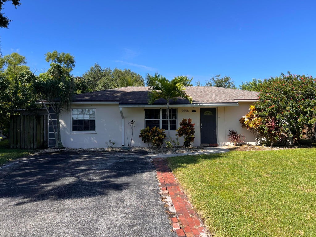 Photo of 9596 RICHMOND Circle, Boca Raton, FL 33434 (MLS # B26073124)