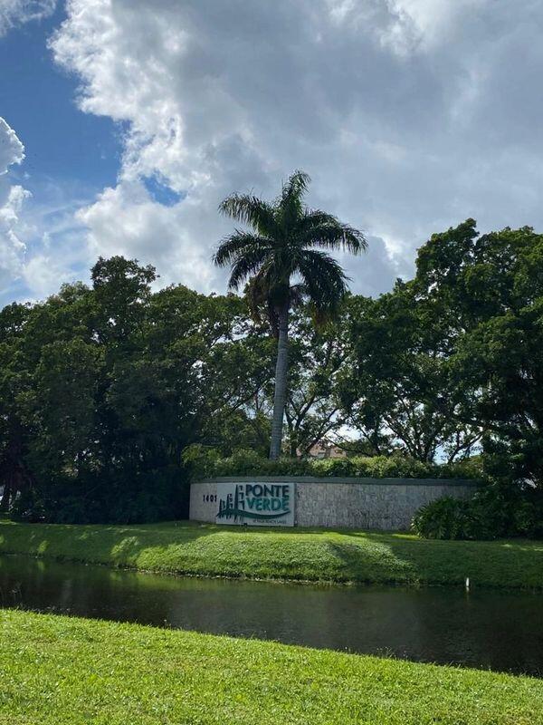 IN BEAUTIFUL PONTE VERDE OFFERING 2 POOLS, INDOOR RACQUET BALL COURTS, FITNESS, JACUZZI AND MORE. UNIT FEATURES VAULTED CEILING, WASHER AND DRYER IN UNIT.FRESHLY PAINTED, TILED FLOORING AND VANITIES. PARTIAL LAKE VIEW.