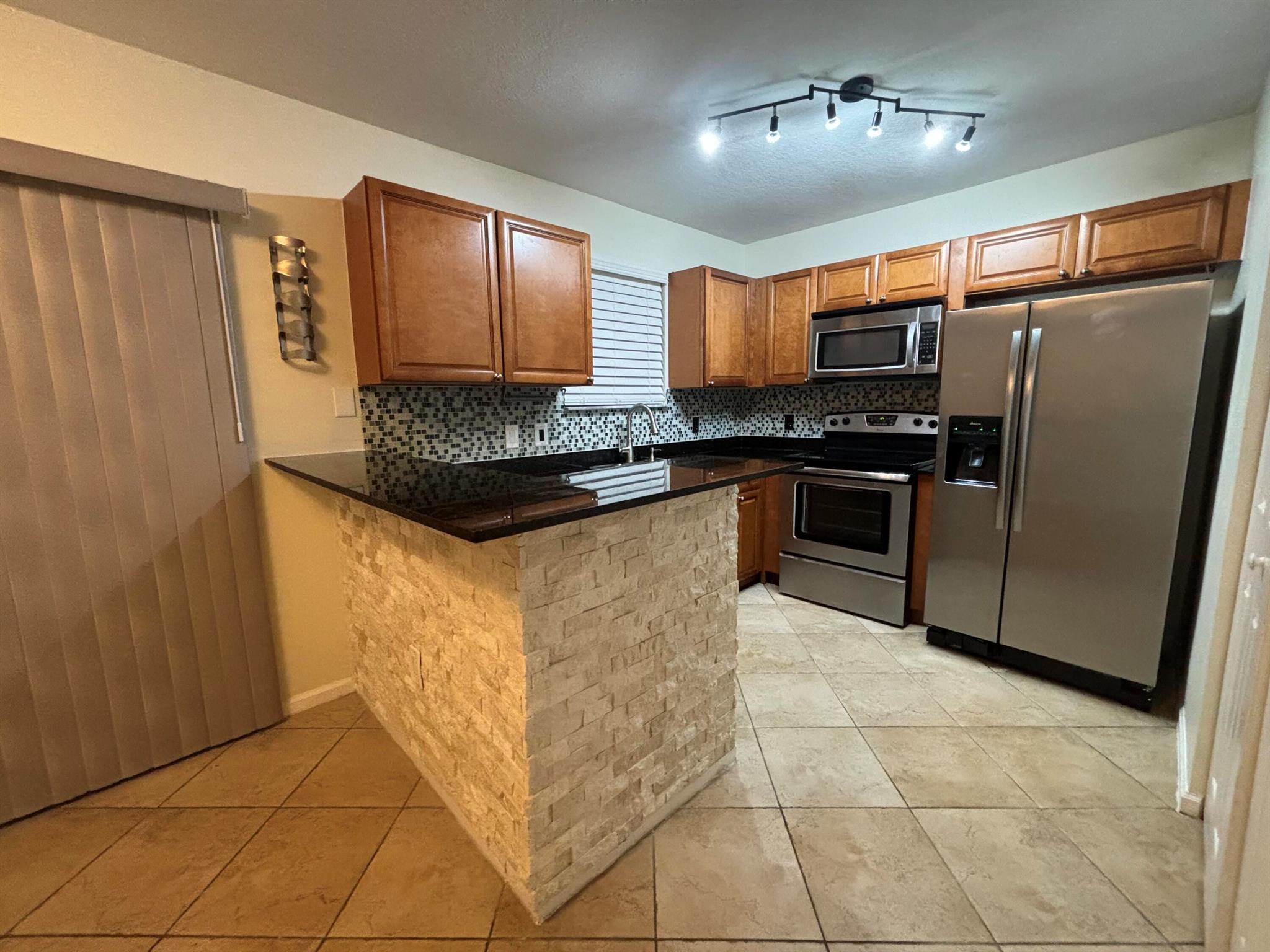 Welcome to the gated and sought after community of the Cove at Briar Bay. The spacious corner unit is located on the first floor with an open patio surrounded by an ample back yard. From the moment you step in, you will feel at Home. The fully equipped kitchen boasts granite counter tops, stainless steel appliances, and pantry. The open living, dining and comfortable bedrooms are tiled throughout. Don't miss the opportunity to move into this Pet friendly and conveniently located community near schools, highway, shops, dining and so much more.