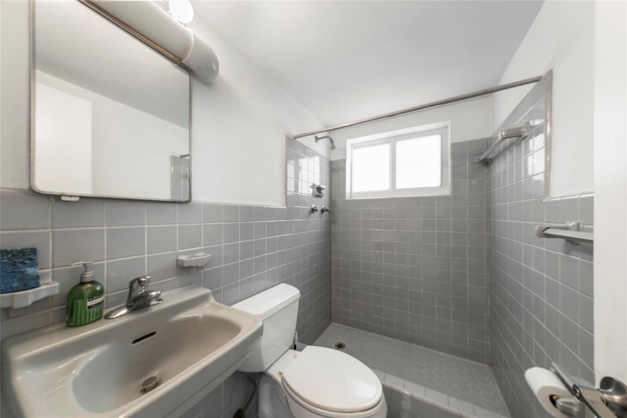 Central Golf Sec Of Holly - Residential Lease