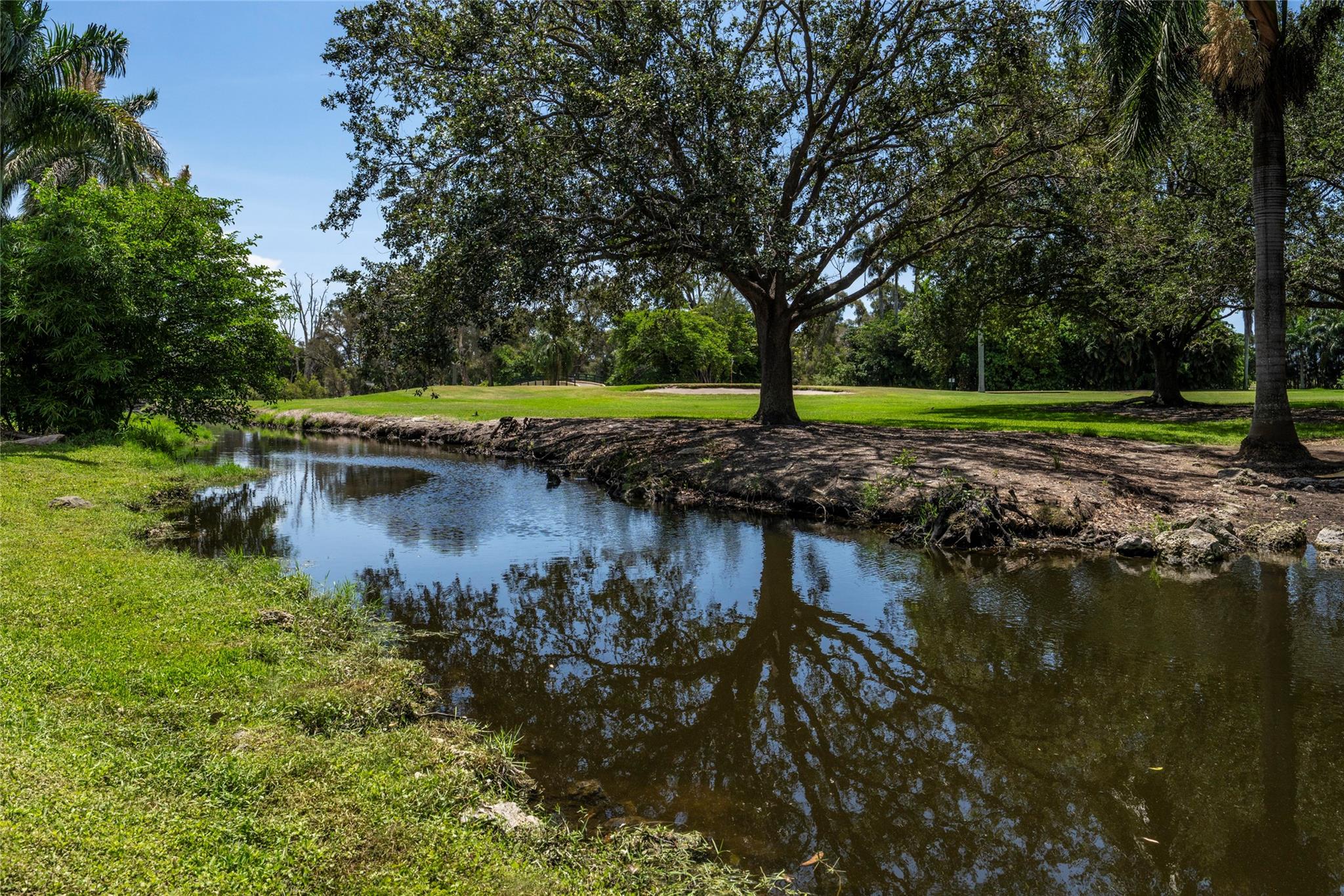 Central Golf Sec Of Holly - Residential Lease