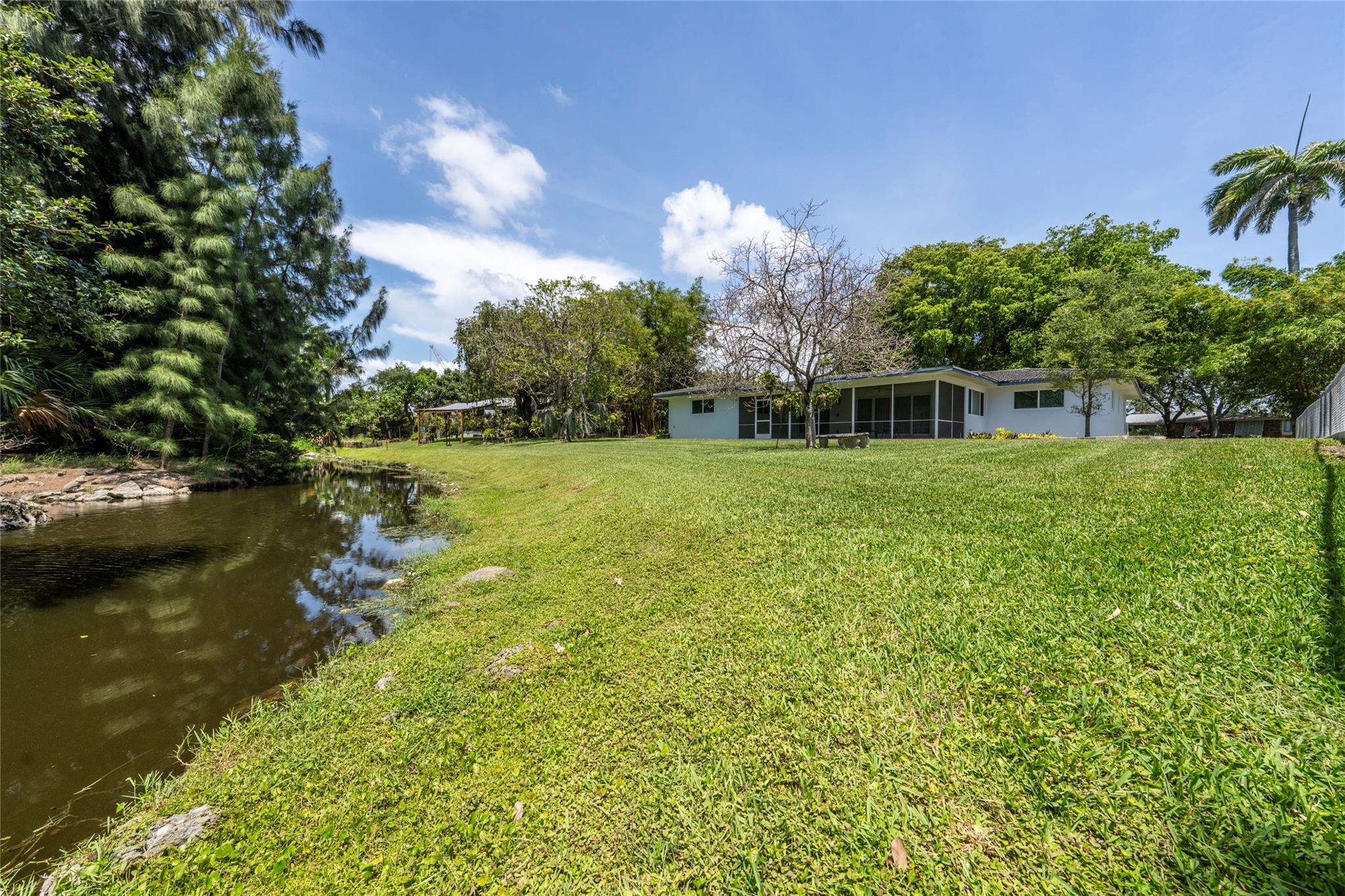 Central Golf Sec Of Holly - Residential Lease