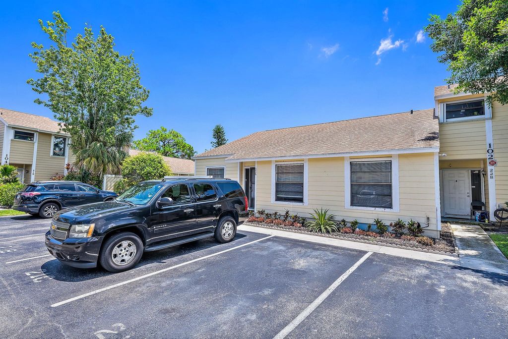 Photo of 102 Lakewood Drive #22c, Jupiter, FL 33458 (MLS # R10901880)