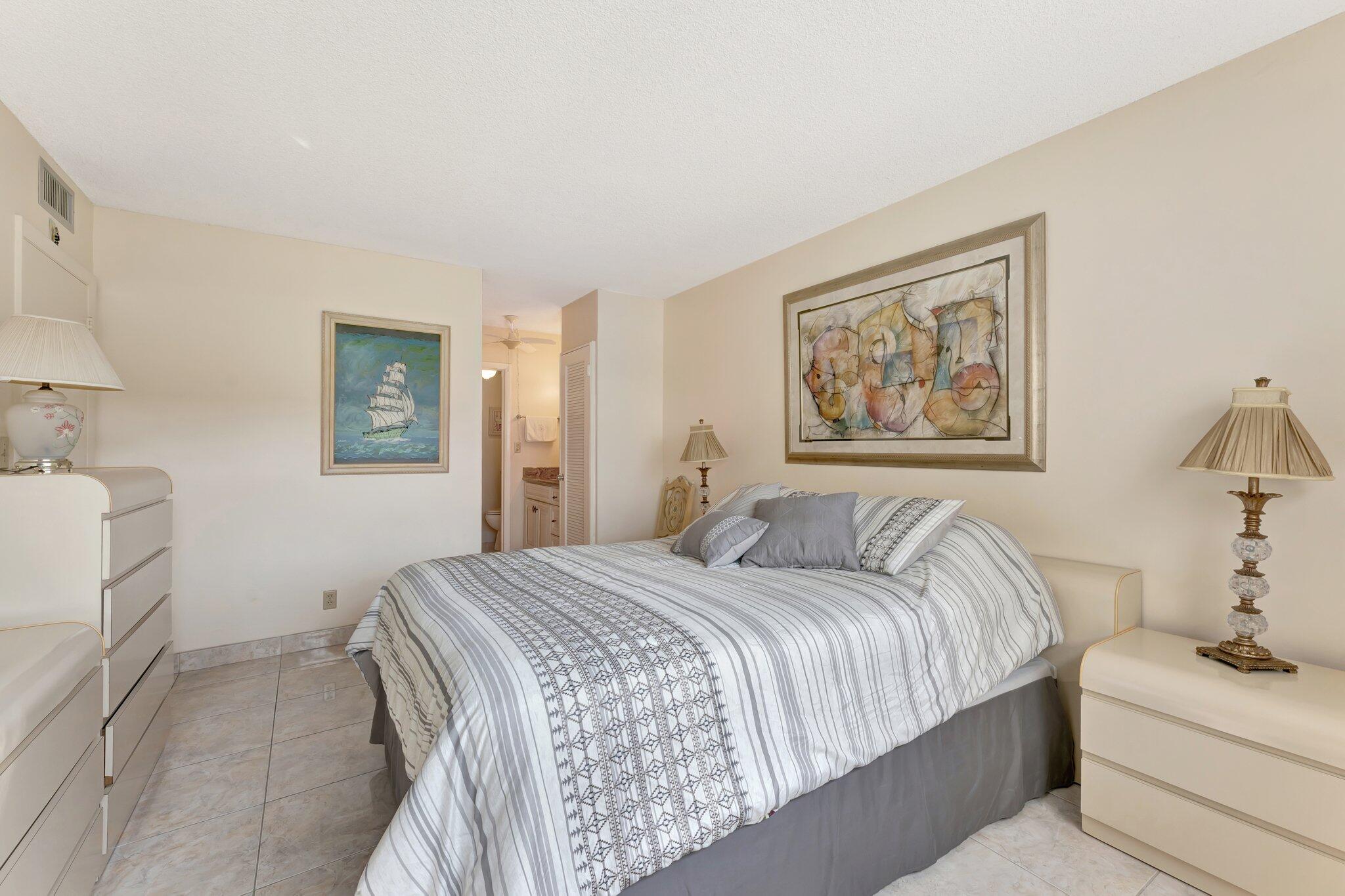 HAMPTON GARDENS 2 CONDO - Residential