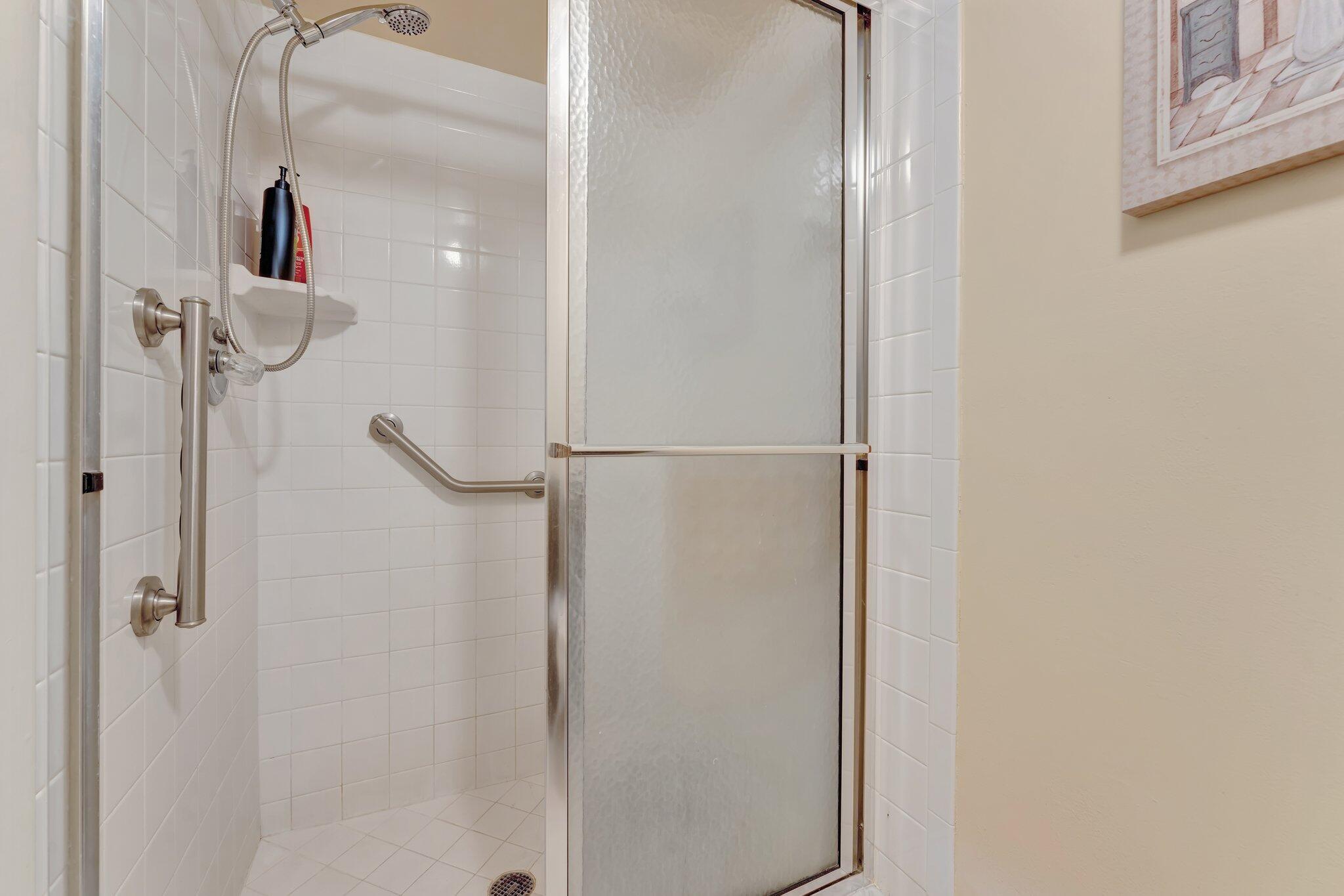 HAMPTON GARDENS 2 CONDO - Residential