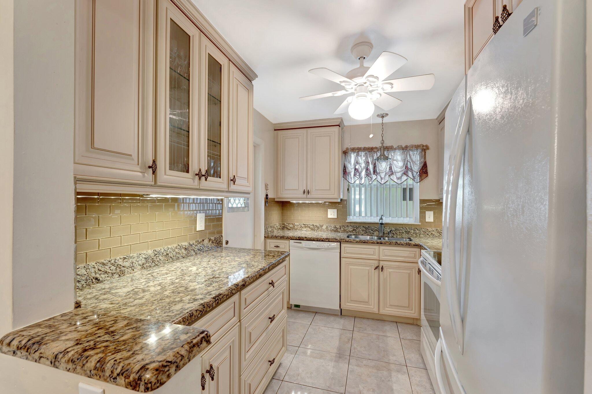 HAMPTON GARDENS 2 CONDO - Residential