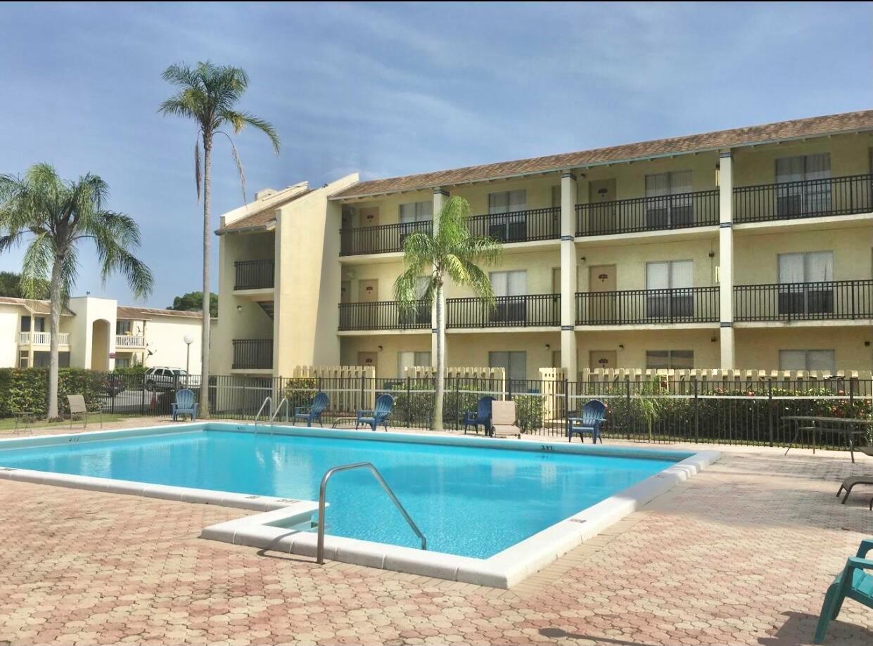 CROSS CREEK CONDO - Residential Lease