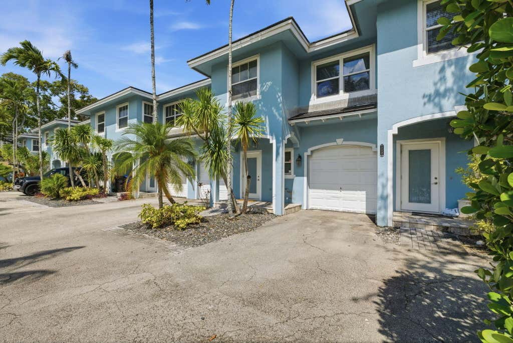 Photo of 710 SW 4th Avenue, Fort Lauderdale, FL 33315 (MLS # B26022198)