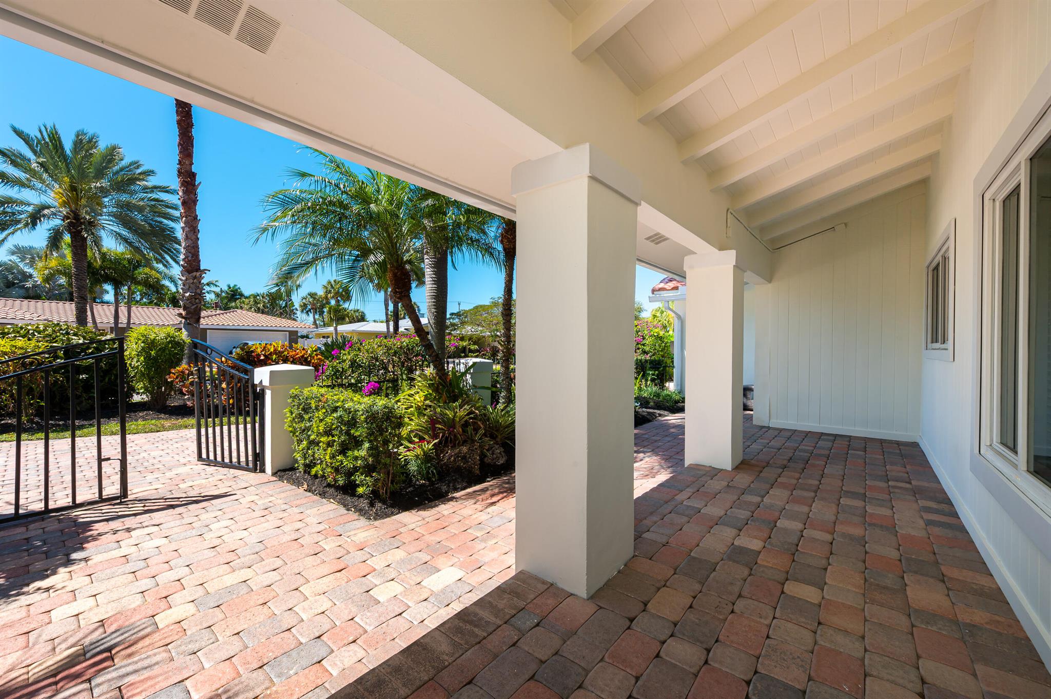 View photos, virtual tours, details... 2601 NE 37 Street