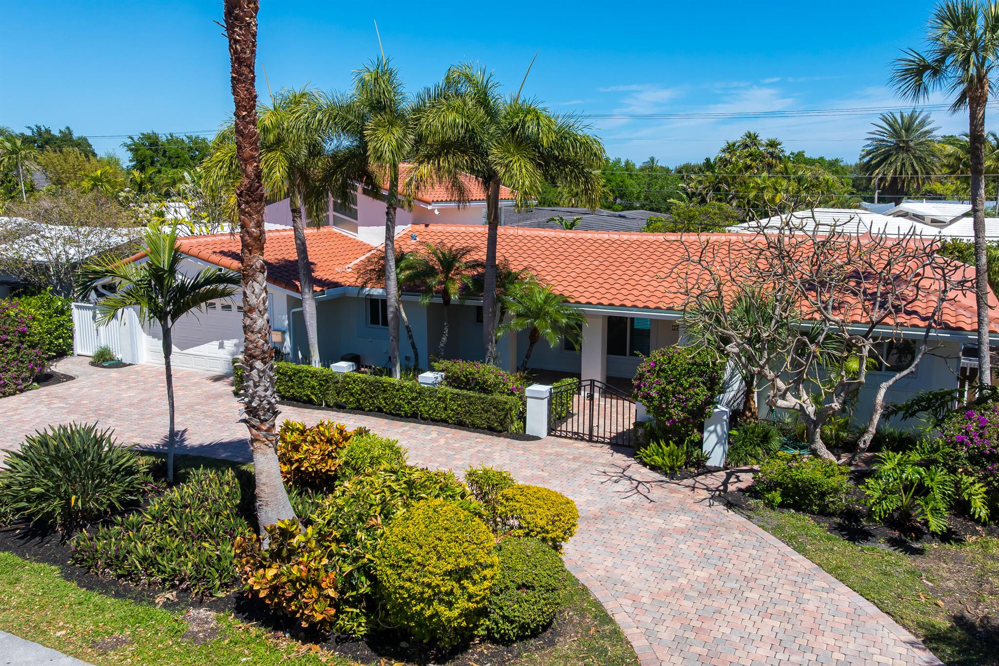 View photos, virtual tours, details... 2601 NE 37 Street