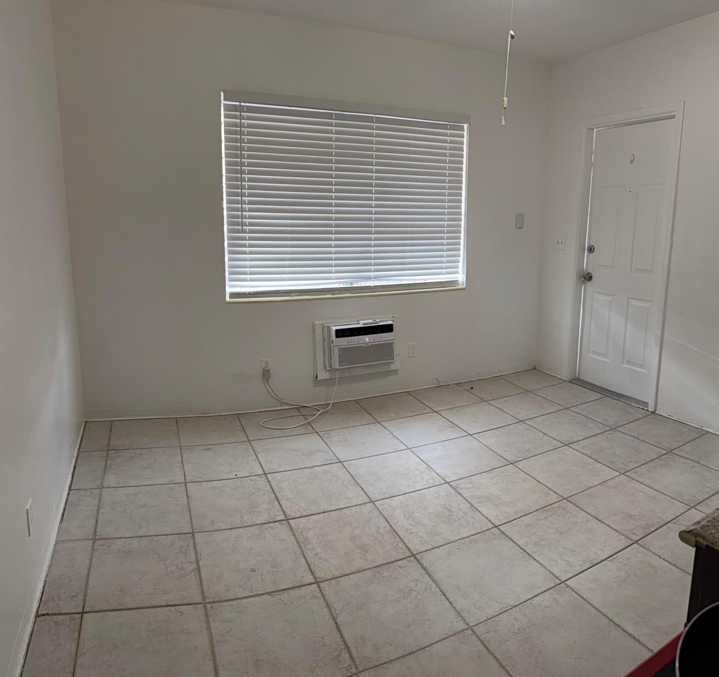 1733 Plunkett Street 4