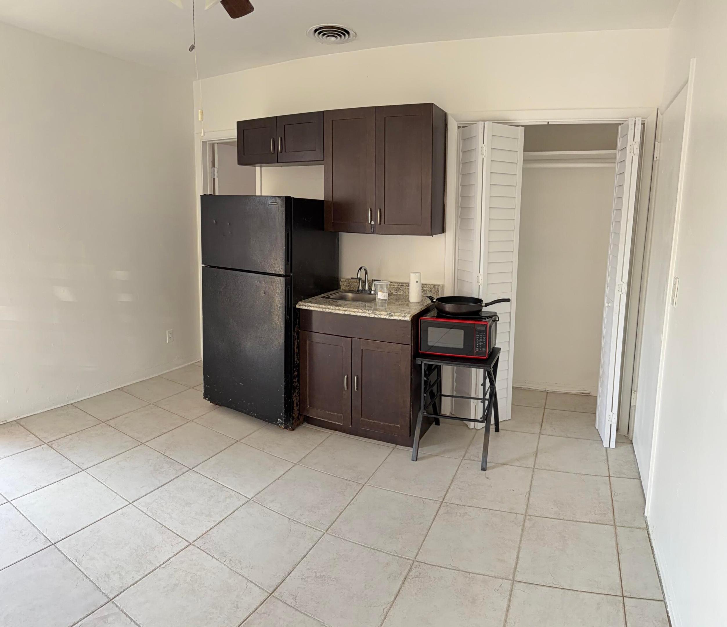 1733 Plunkett Street 4