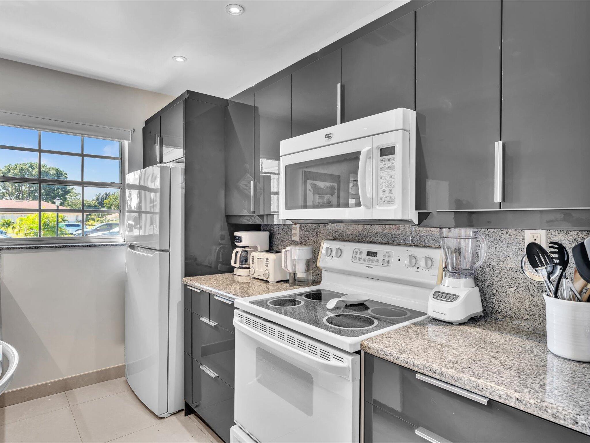 HIGH POINT OF DELRAY SEC - Residential