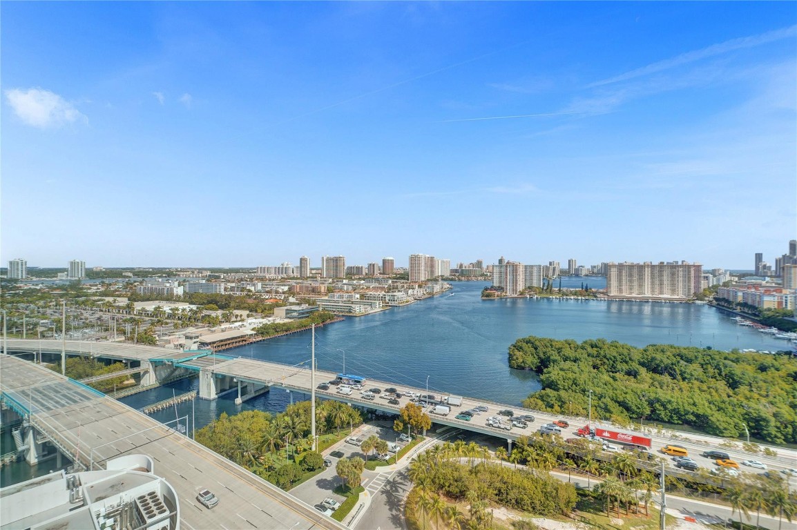 400 Sunny Isles Boulevard 2005