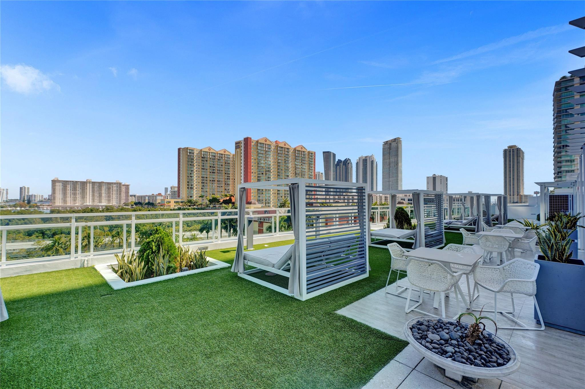 400 SUNNY ISLES - Residential