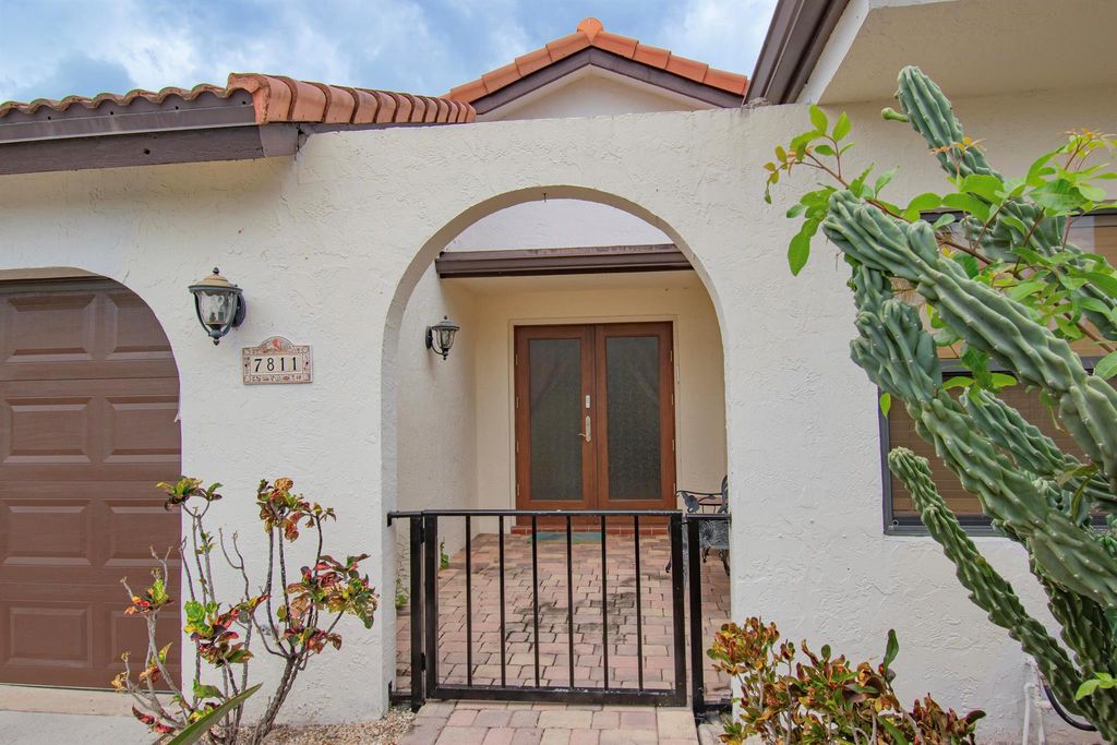 Photo of 7811 Villa Nova Drive, Boca Raton, FL 33433 (MLS # R11087119)