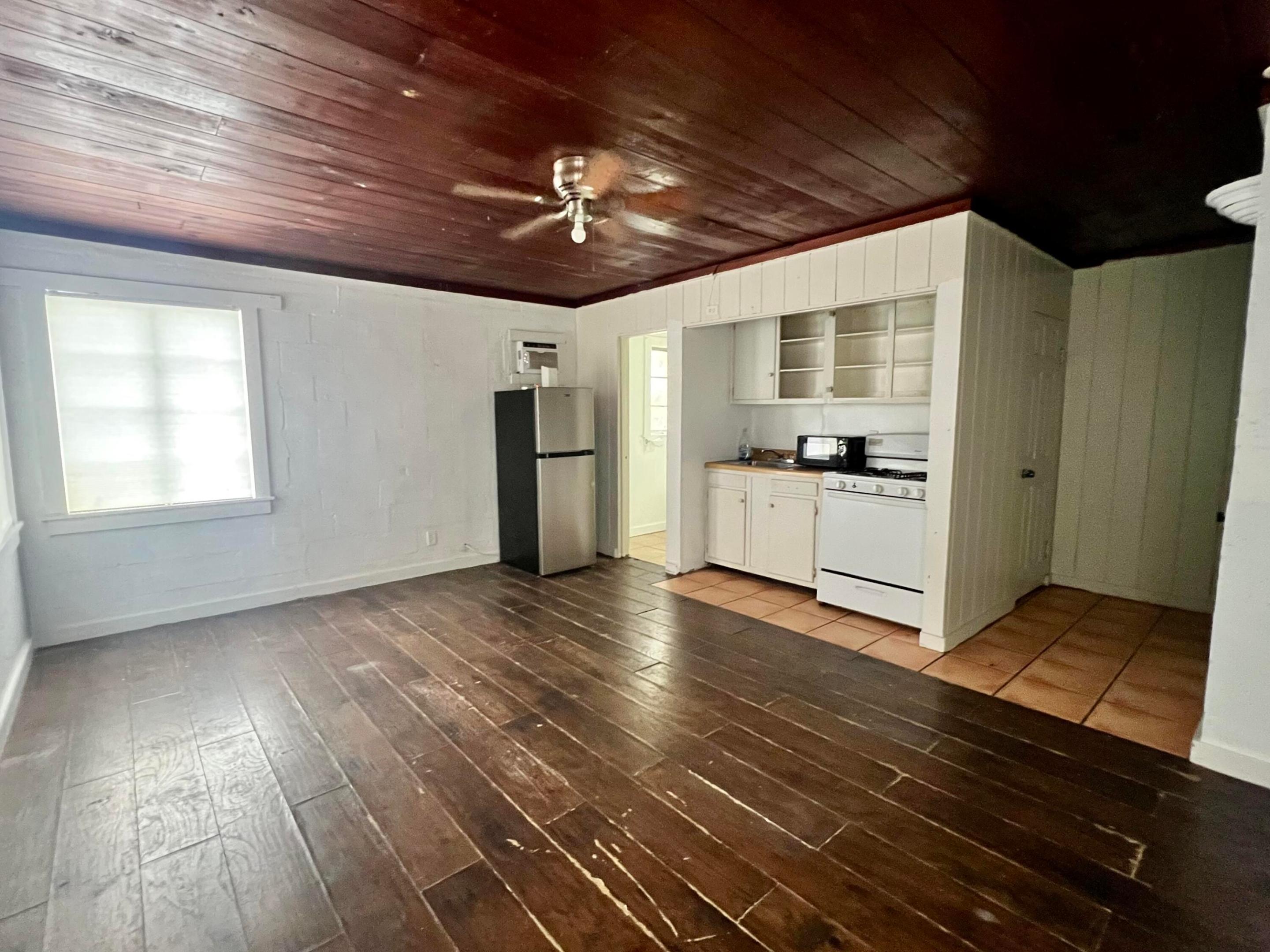 MARAVILLA GARDENS - Residential Lease