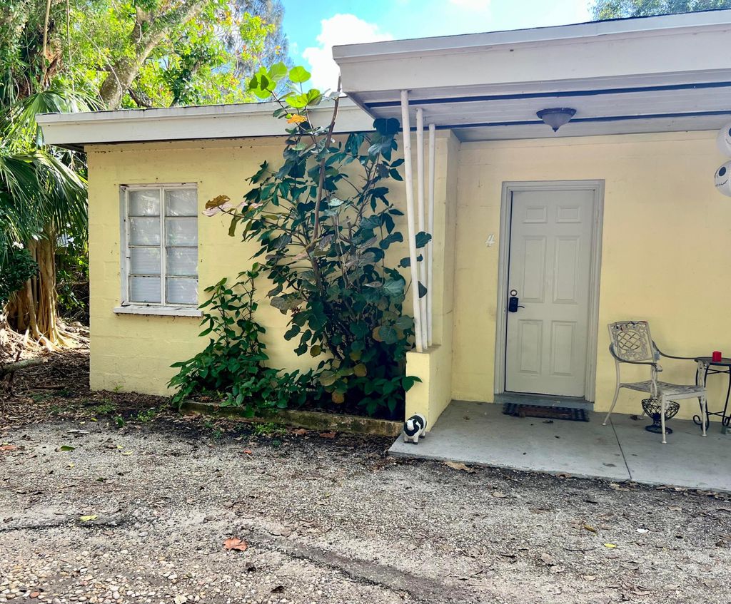 Photo of 3261 S Us Highway 1 #4, Fort Pierce, FL 34982 (MLS # R11166890)