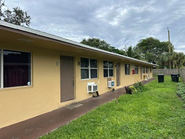 Photo of 1014 S M Street #3, Lake Worth Beach, FL 33460 (MLS # B26082276)