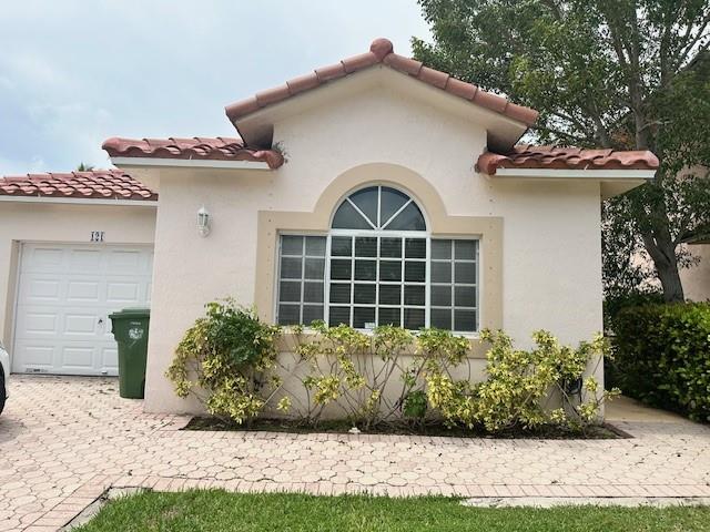 Very cute and quite neighborhood. Open kitchen facing the canal view. Tile and laminate floors. Large master bath. Membership to the Bonaventure Country Club with a large pool, gym and many activities for the kids.