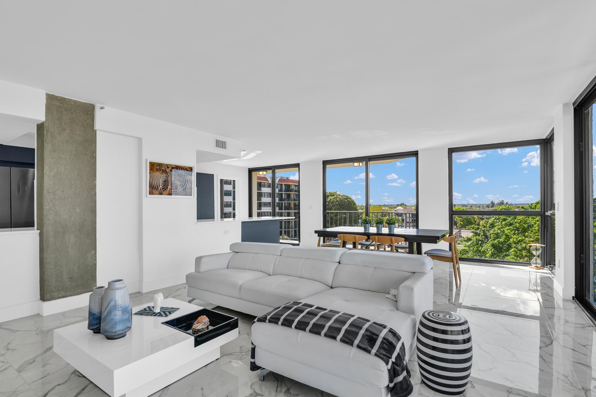 899 Jeffery Street 6020