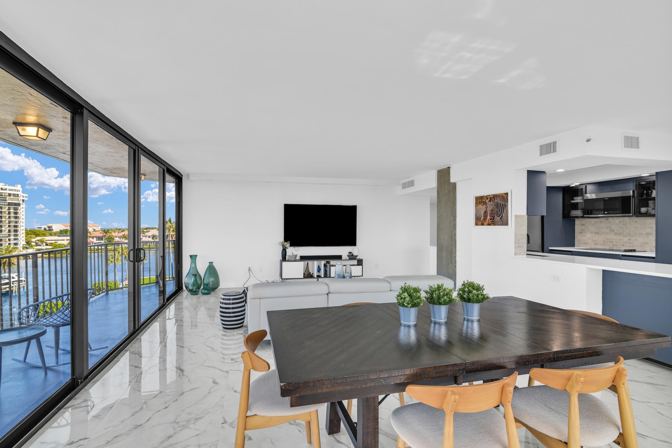 899 Jeffery Street 6020