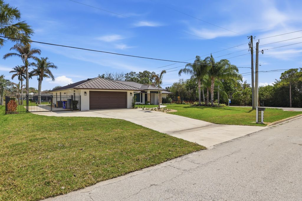 Photo of 1489 SW Pine Tree Lane, Palm City, FL 34990 (MLS # R11154331)