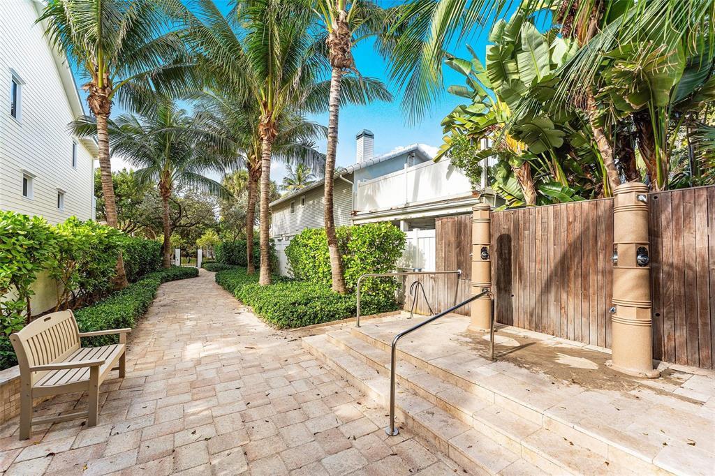 HILLSBORO SHORES SEC - Residential