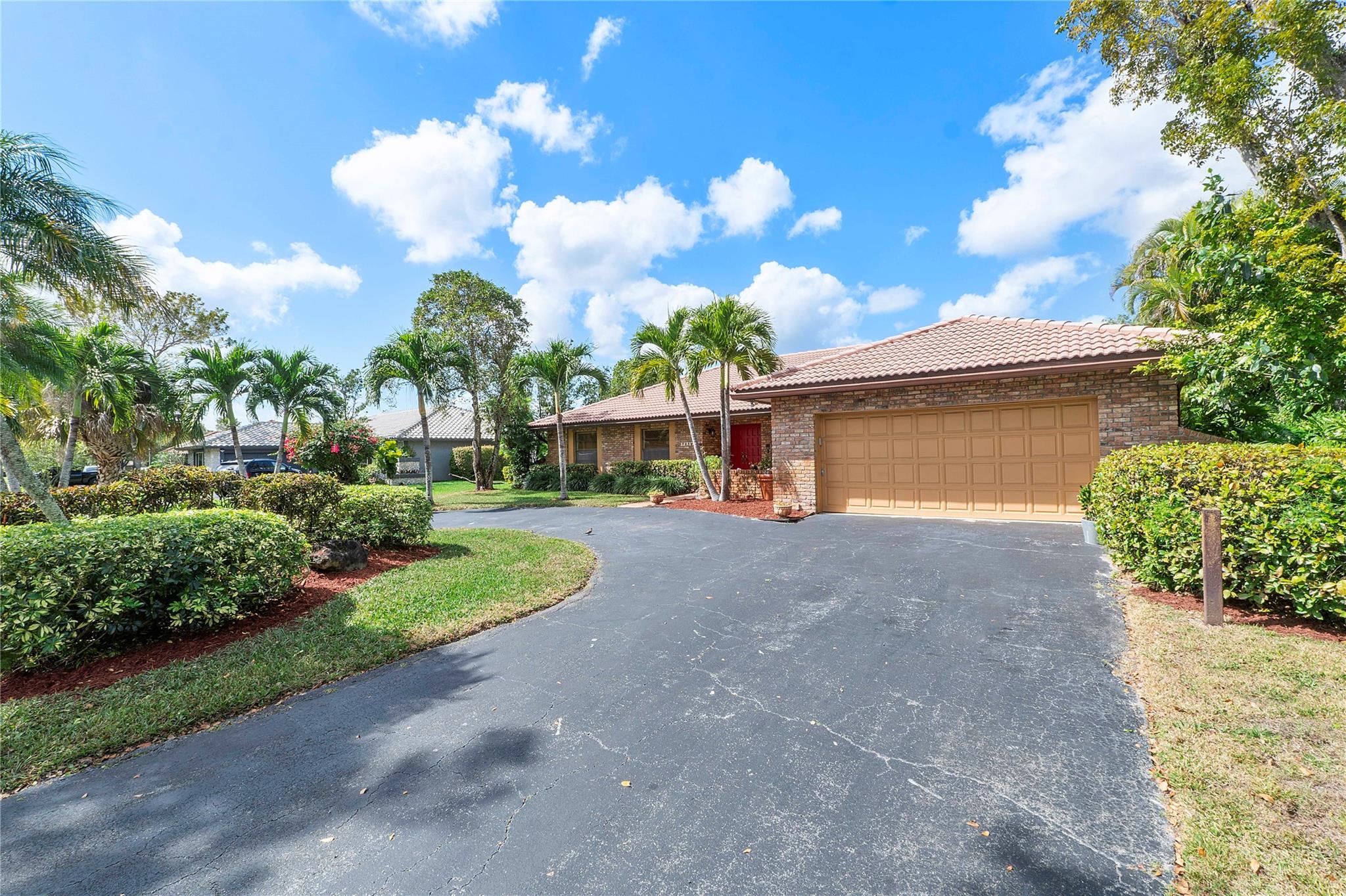 11217 NW 10TH Manor