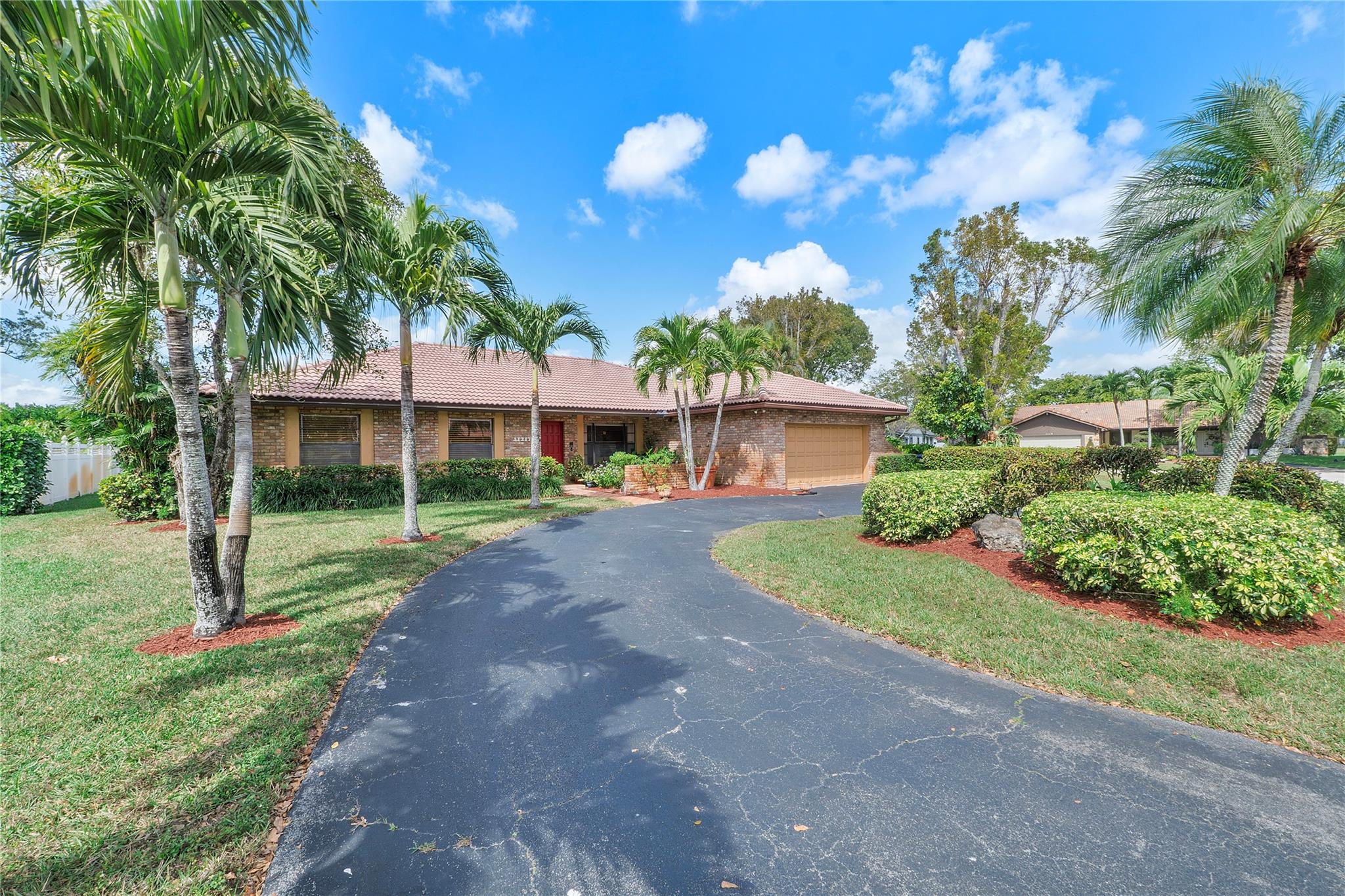 11217 NW 10TH Manor