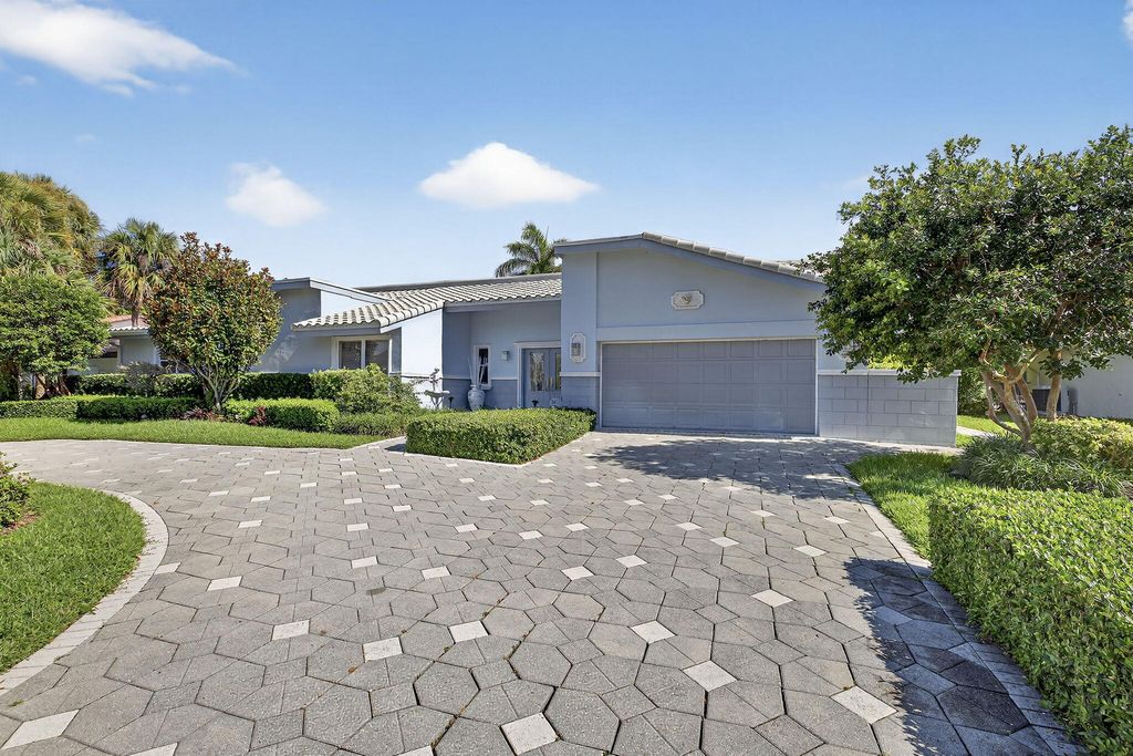 Photo of 3533 Pine Lake Court, Delray Beach, FL 33445 (MLS # R11115240)