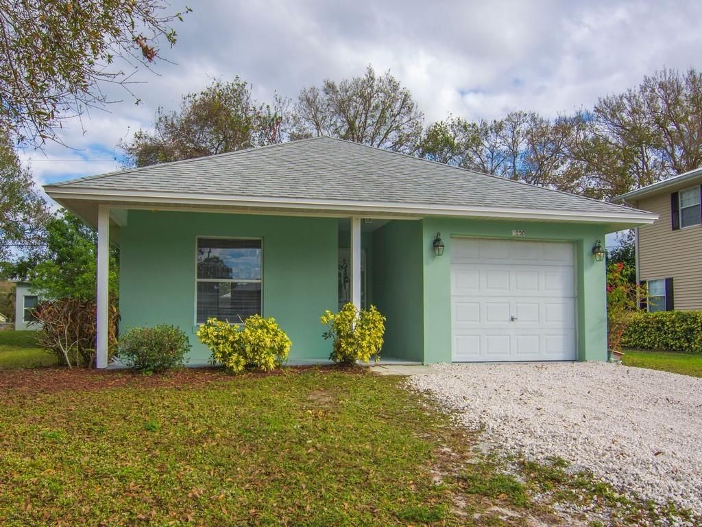 Photo of 2500 89th Avenue, Vero Beach, FL 32966 (MLS # F10482945)