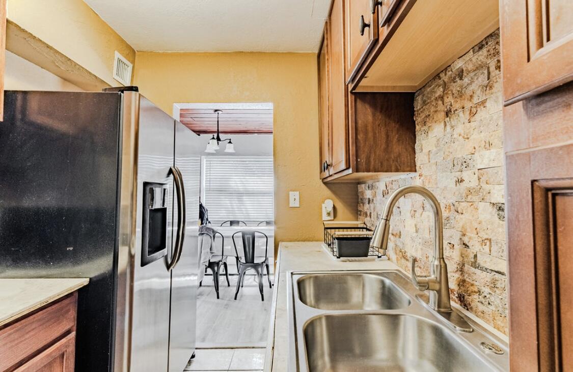 B AND G HOMES - Residential Lease