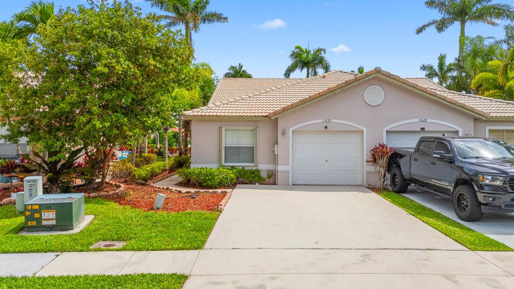 Photo of 10633 Pelican Drive, Wellington, FL 33414 (MLS # B26010518)