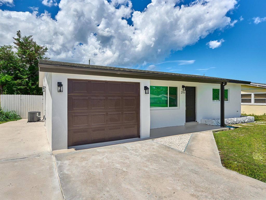 Photo of 215 SW 8th Avenue, Boynton Beach, FL 33435 (MLS # R10999544)